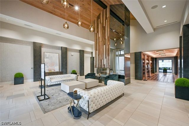 9440 Benvenuto CT 3-104, Naples, FL 34119