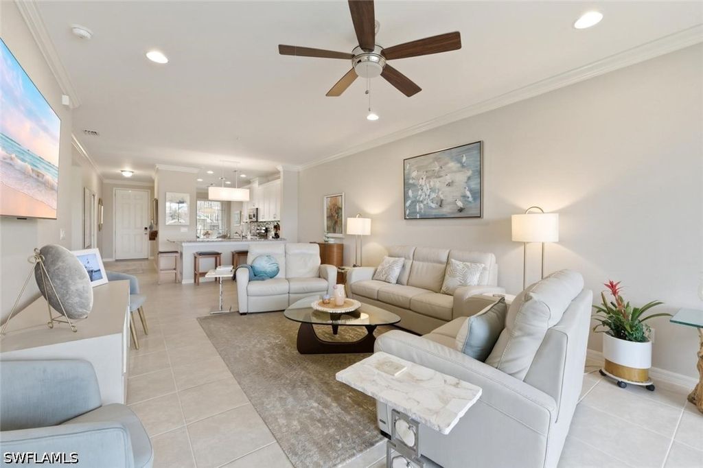 9440 Benvenuto CT 3-104, Naples, FL 34119