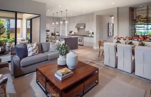 404 Milpas, Irvine, CA 92602
