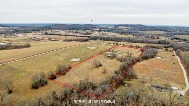 1584 Mcintosh Road, Macomb, MO 65702