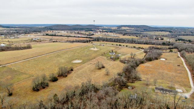 1584 Mcintosh Road, Macomb, MO 65702