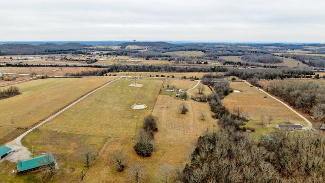 1584 Mcintosh Road, Macomb, MO 65702