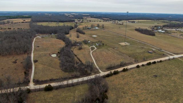 1584 Mcintosh Road, Macomb, MO 65702