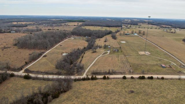 1584 Mcintosh Road, Macomb, MO 65702