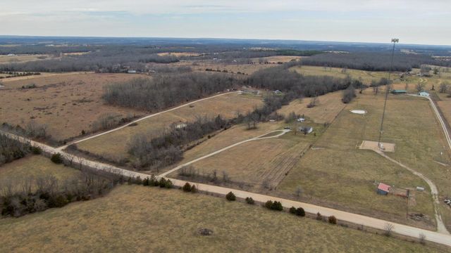 1584 Mcintosh Road, Macomb, MO 65702