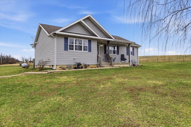 1584 Mcintosh Road, Macomb, MO 65702