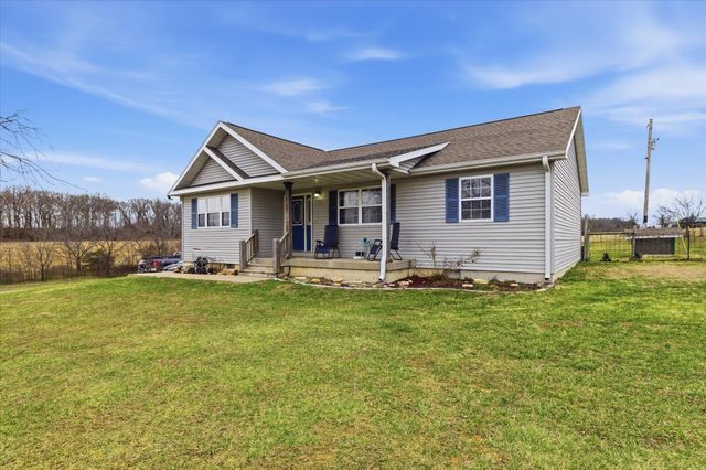 1584 Mcintosh Road, Macomb, MO 65702