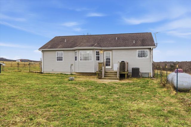 1584 Mcintosh Road, Macomb, MO 65702