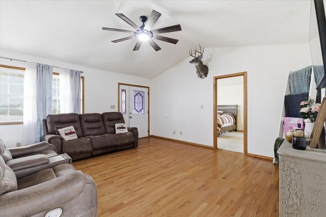 1584 Mcintosh Road, Macomb, MO 65702