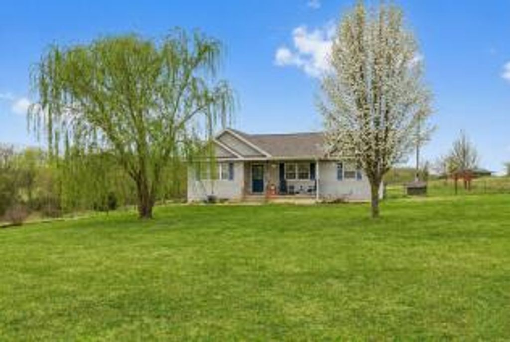 1584 Mcintosh Road, Macomb, MO 65702