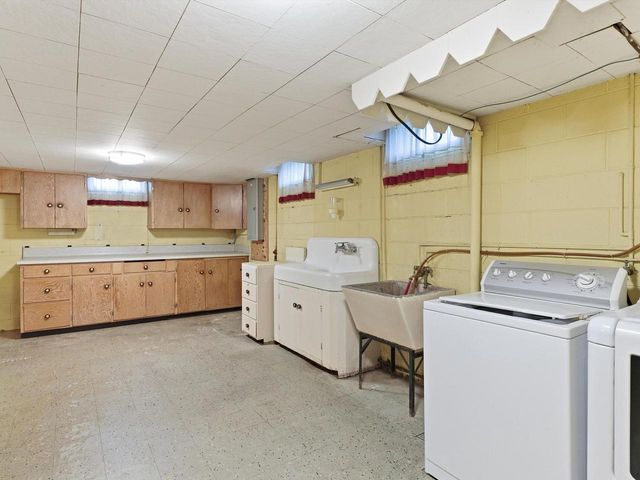 2206 Division STREET, Manitowoc, WI 54220