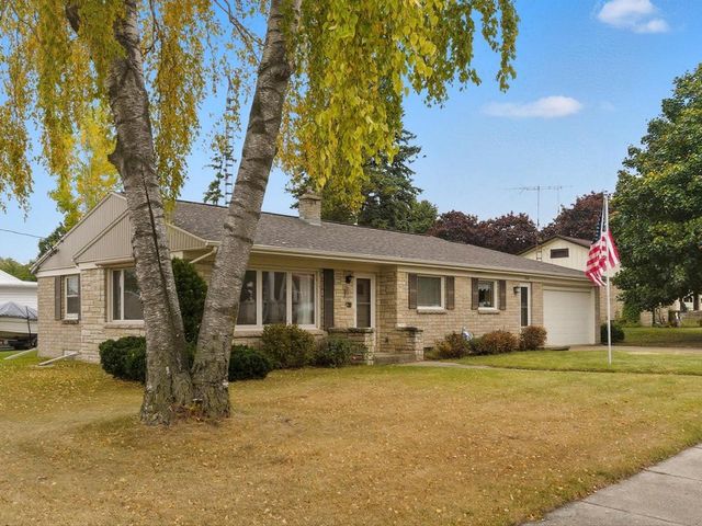 2206 Division STREET, Manitowoc, WI 54220