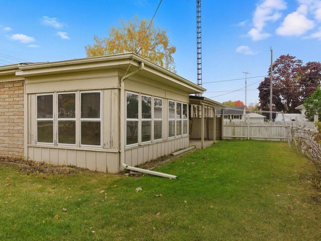 2206 Division STREET, Manitowoc, WI 54220