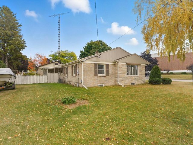 2206 Division STREET, Manitowoc, WI 54220