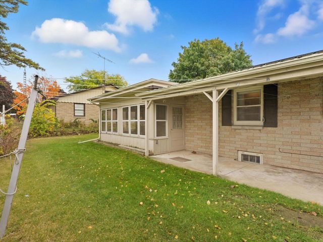 2206 Division STREET, Manitowoc, WI 54220