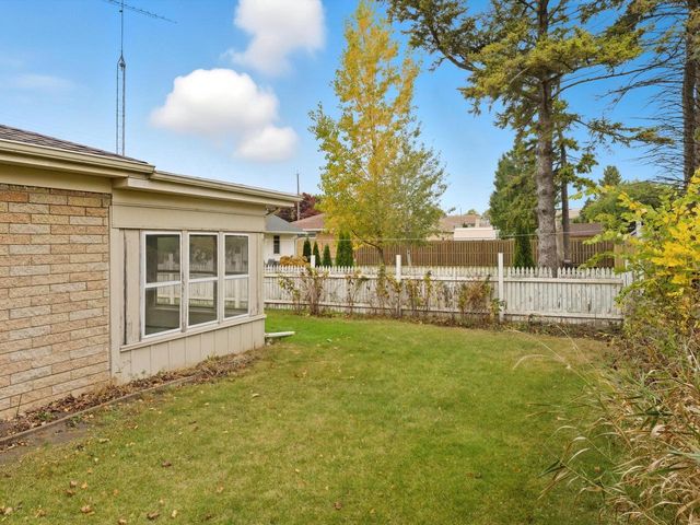 2206 Division STREET, Manitowoc, WI 54220