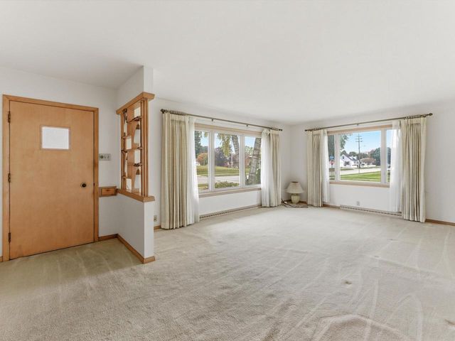 2206 Division STREET, Manitowoc, WI 54220