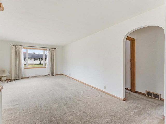 2206 Division STREET, Manitowoc, WI 54220