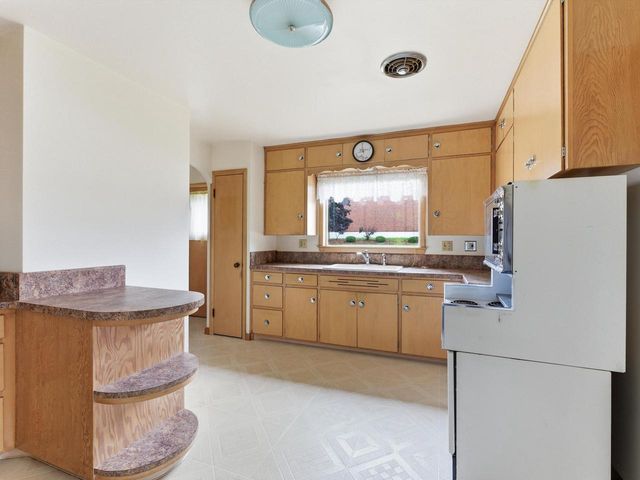 2206 Division STREET, Manitowoc, WI 54220