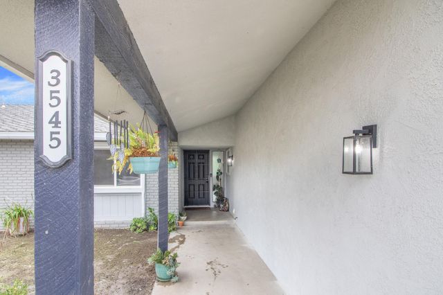3545 W Monte Vista Court, Visalia, CA 93277