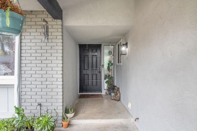 3545 W Monte Vista Court, Visalia, CA 93277