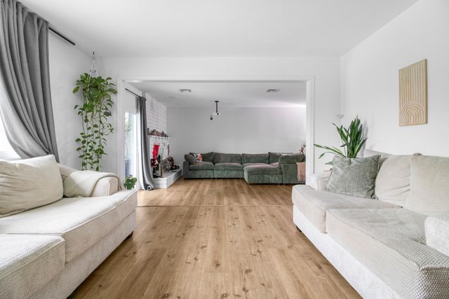 3545 W Monte Vista Court, Visalia, CA 93277