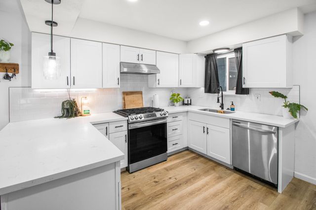 3545 W Monte Vista Court, Visalia, CA 93277