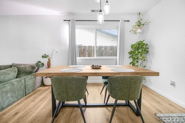 3545 W Monte Vista Court, Visalia, CA 93277