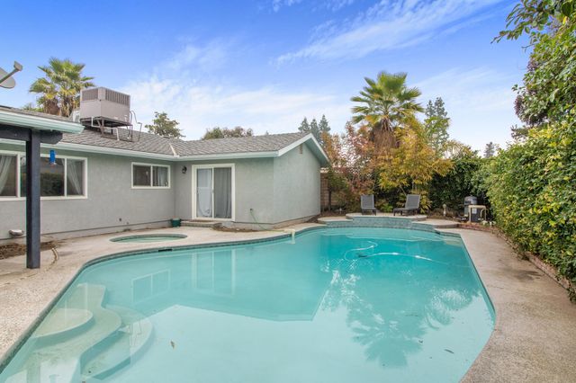 3545 W Monte Vista Court, Visalia, CA 93277