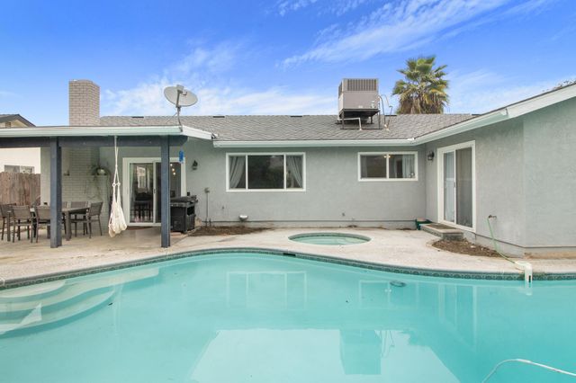 3545 W Monte Vista Court, Visalia, CA 93277