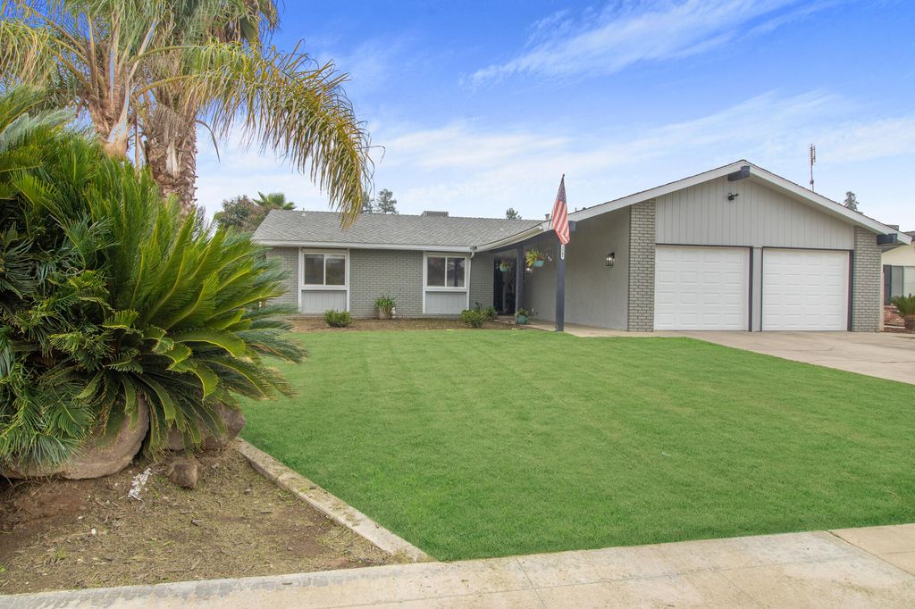 3545 W Monte Vista Court, Visalia, CA 93277