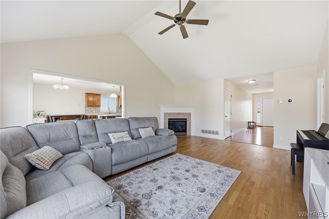 98 Morris Crescent, West Seneca, NY 14224
