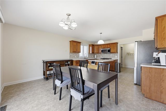 98 Morris Crescent, West Seneca, NY 14224