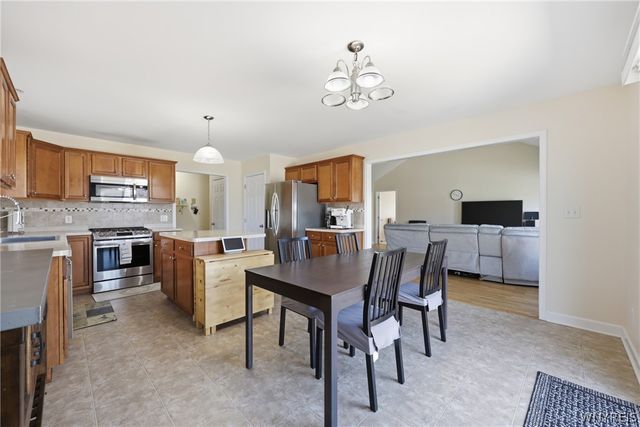 98 Morris Crescent, West Seneca, NY 14224