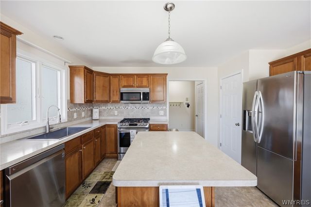98 Morris Crescent, West Seneca, NY 14224