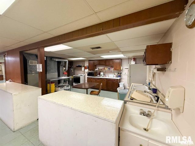 1603 MARKET Street, Pekin, IL 61554