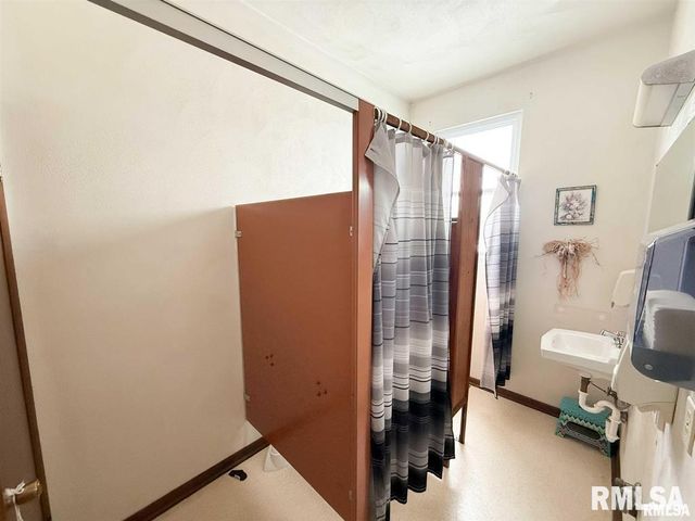 1603 MARKET Street, Pekin, IL 61554