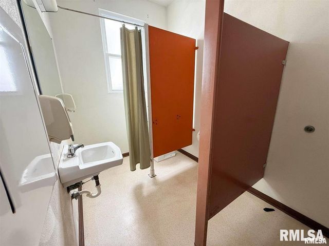 1603 MARKET Street, Pekin, IL 61554