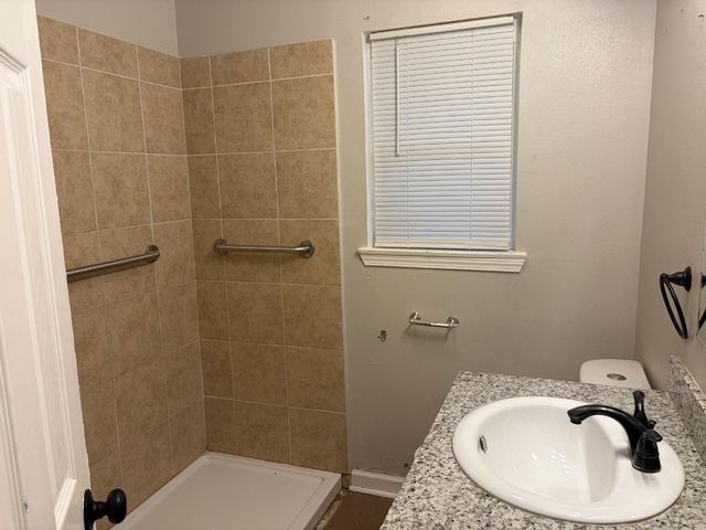 5818 Glenhurst Drive, Houston, TX 77033