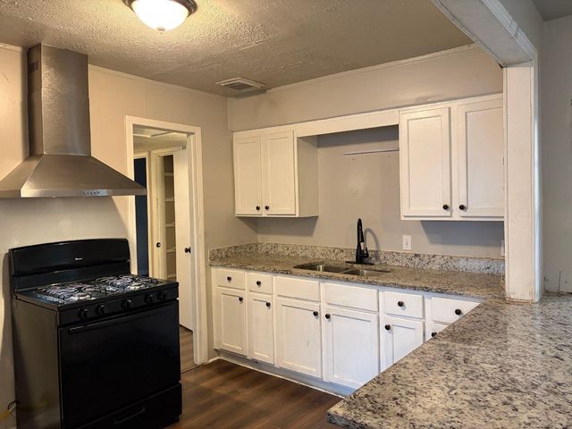 5818 Glenhurst Drive, Houston, TX 77033