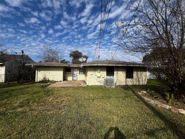 5818 Glenhurst Drive, Houston, TX 77033