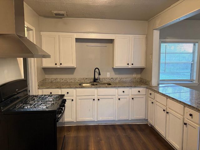 5818 Glenhurst Drive, Houston, TX 77033