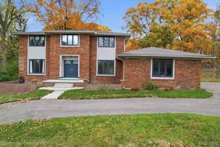 23460 Coventry Woods Lane, Southfield, MI 48034