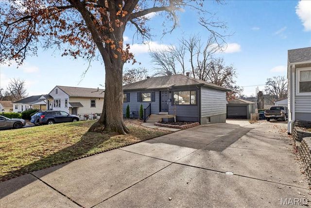 8924 Anchor Drive, St Louis, MO 63123