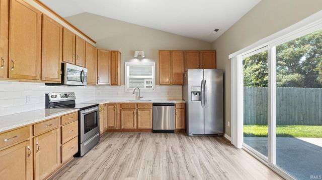 3825 Stanton Hall Parkway, Fort Wayne, IN 46815
