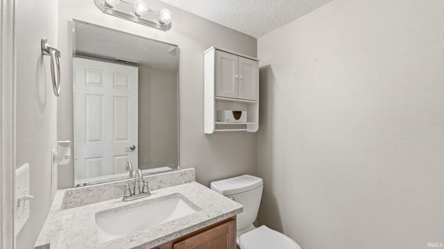 3825 Stanton Hall Parkway, Fort Wayne, IN 46815