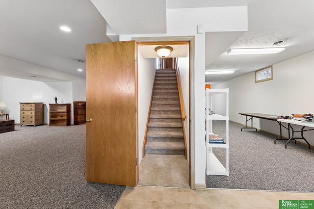 10012 S 172nd Circle, Omaha, NE 68136
