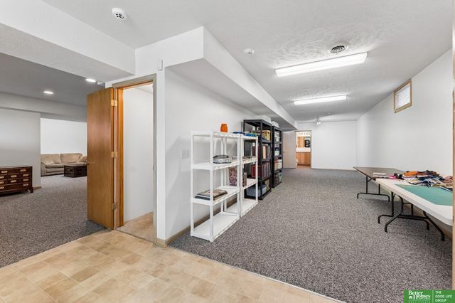 10012 S 172nd Circle, Omaha, NE 68136