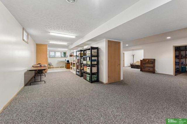 10012 S 172nd Circle, Omaha, NE 68136