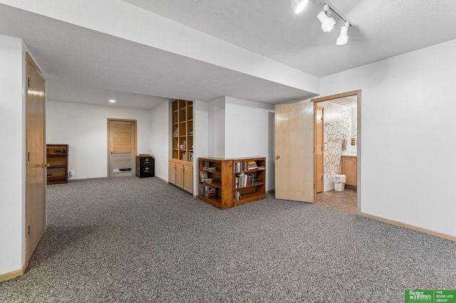 10012 S 172nd Circle, Omaha, NE 68136